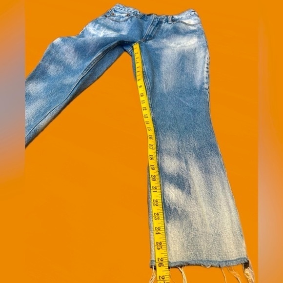 Abercrombie & Fitch High Rise Mom Ankle Jean, Acid Wash with Frayed Hem, 0R (25) - Picture 12 of 14